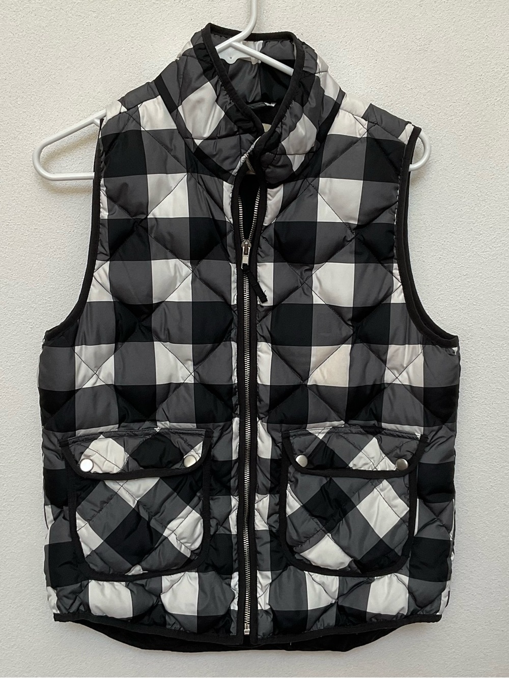 Woolrich Black, White Buffalo Plaid Down Vest Zip Front Size Medium